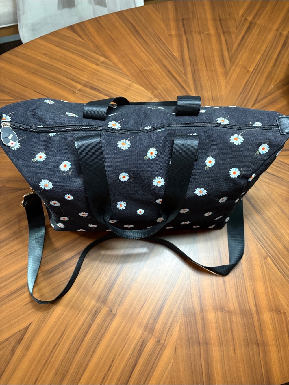 alice + olivia Duffel Bag
Black with white daisy floral priint